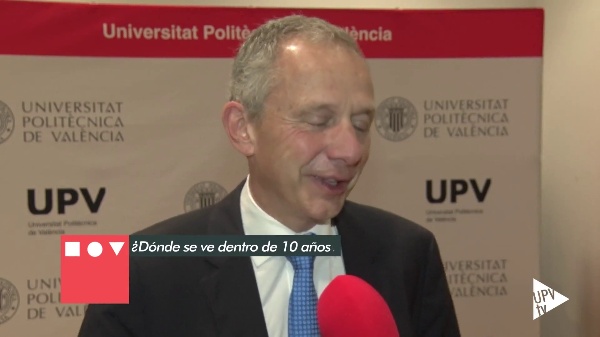 Entrevista a Enrique Lores, doctor 'honoris causa' 