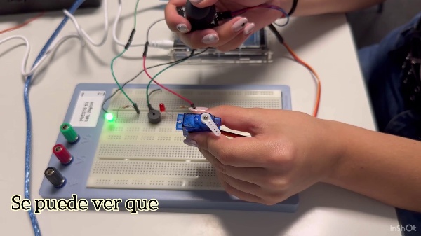 Funcionamiento del robot 'DaVinci' en Arduino