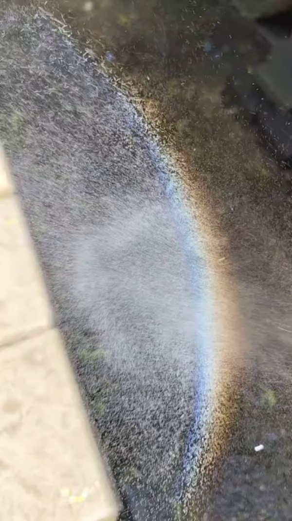 Formaci�n del arco�ris con gotas de agua