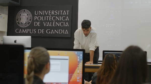 La Mujer Sin Msica, Pedro Aguilar y Claudia De Luca